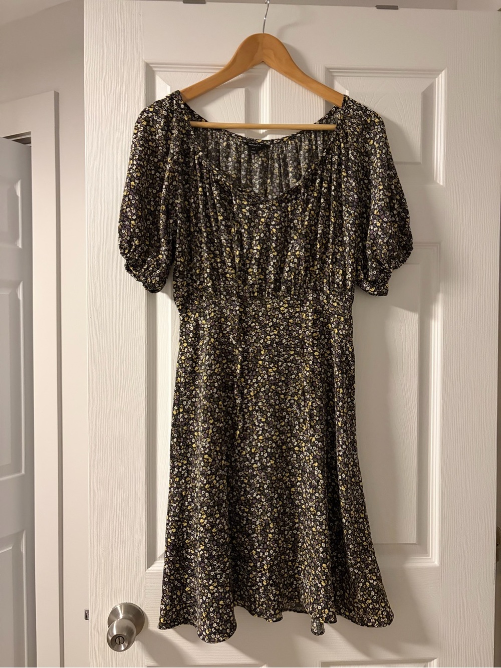 RW&CO. Black and Yellow Floral Puff-Sleeve Midi Dress